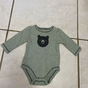 946. Gymboree Long Sleeve Size 0-3 Months